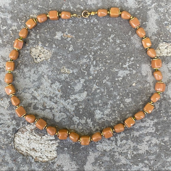 Neutral Vintage Jewelry Lot - 3 Necklaces, 1 Earrings - Picture 9 of 13